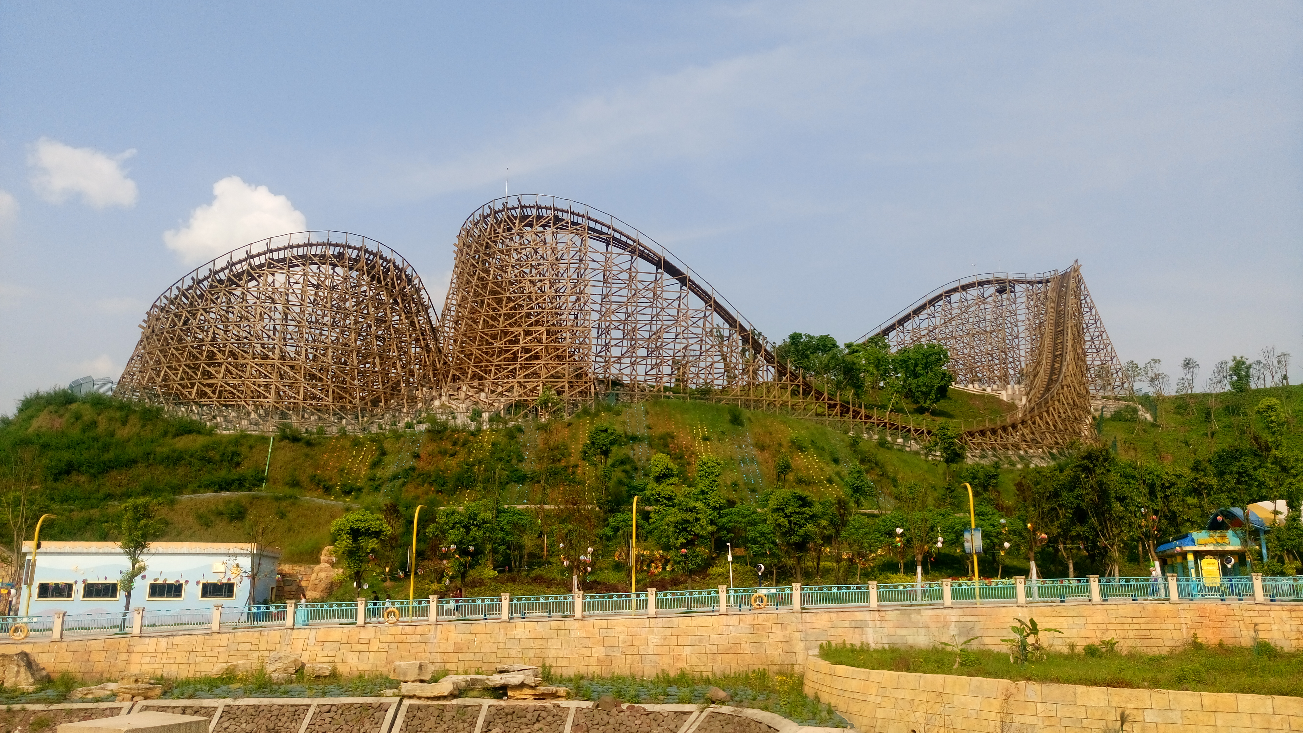 REVIEW: Jersey Devil Coaster, the World's Tallest, Fastest, Longest  Single-Rail Coaster