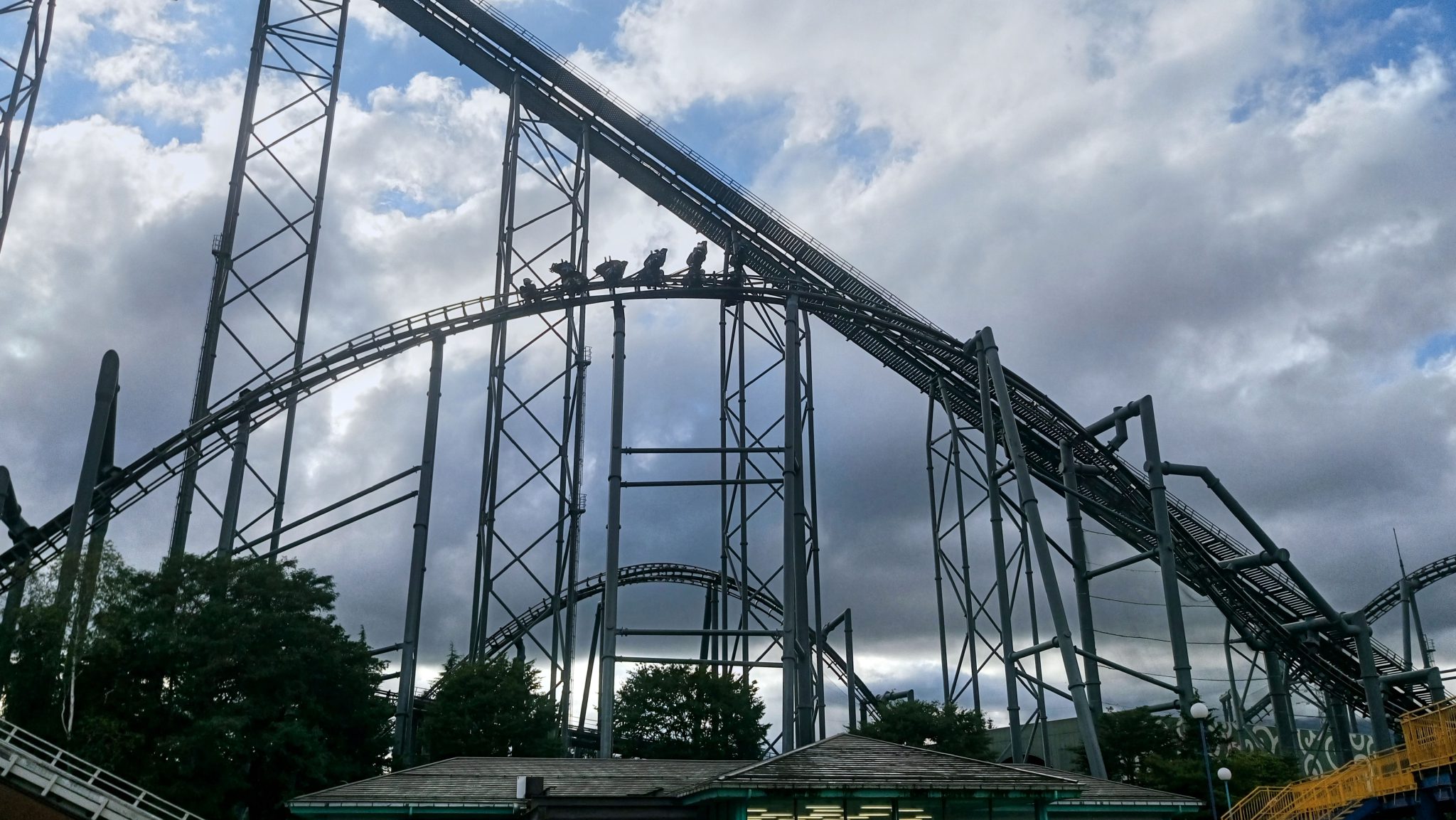 Ride Review – Eejanaika | Heartline Coaster