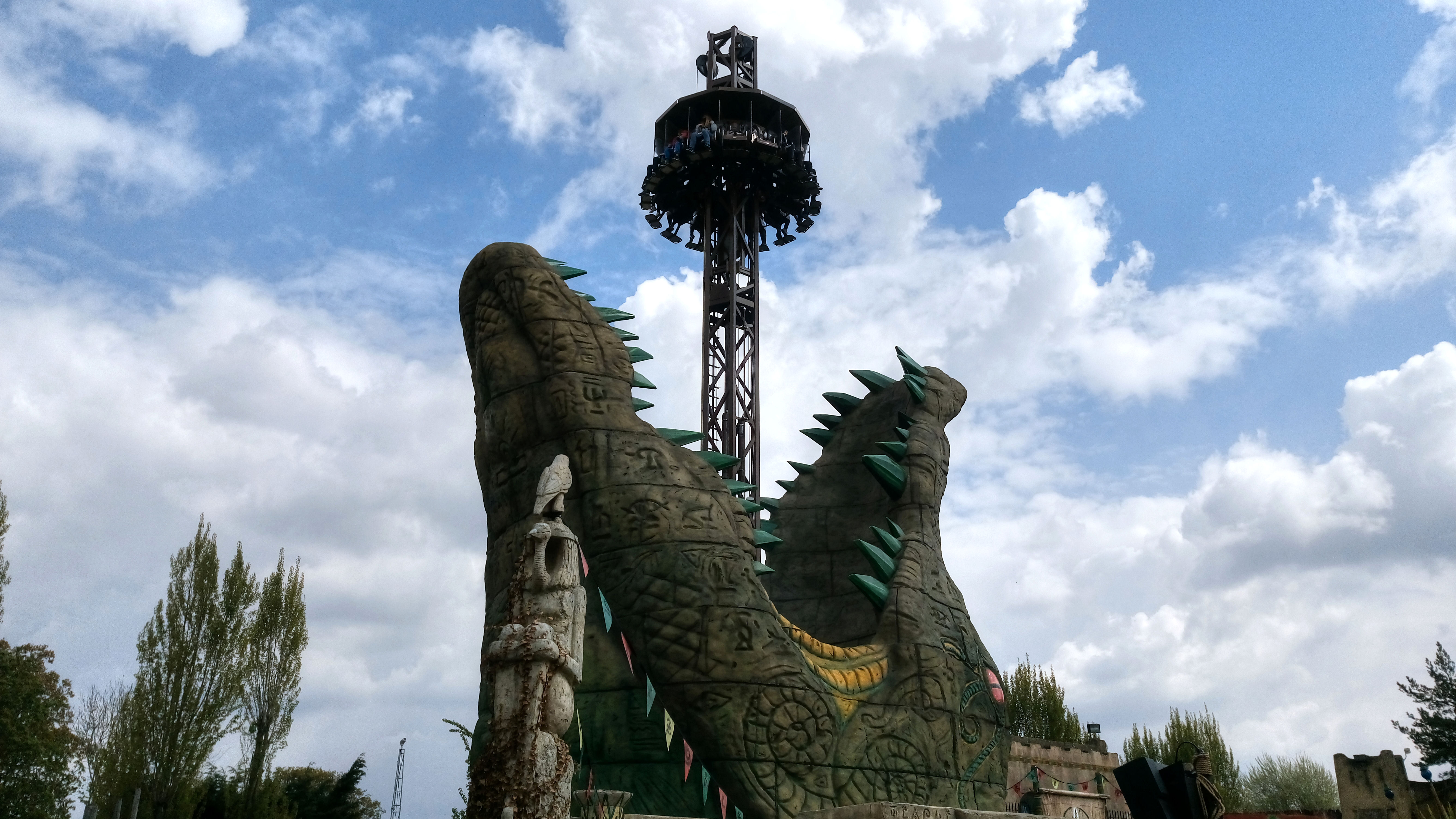 Tiger Rock at Chessington World of Adventures review, ride info and photo  gallery