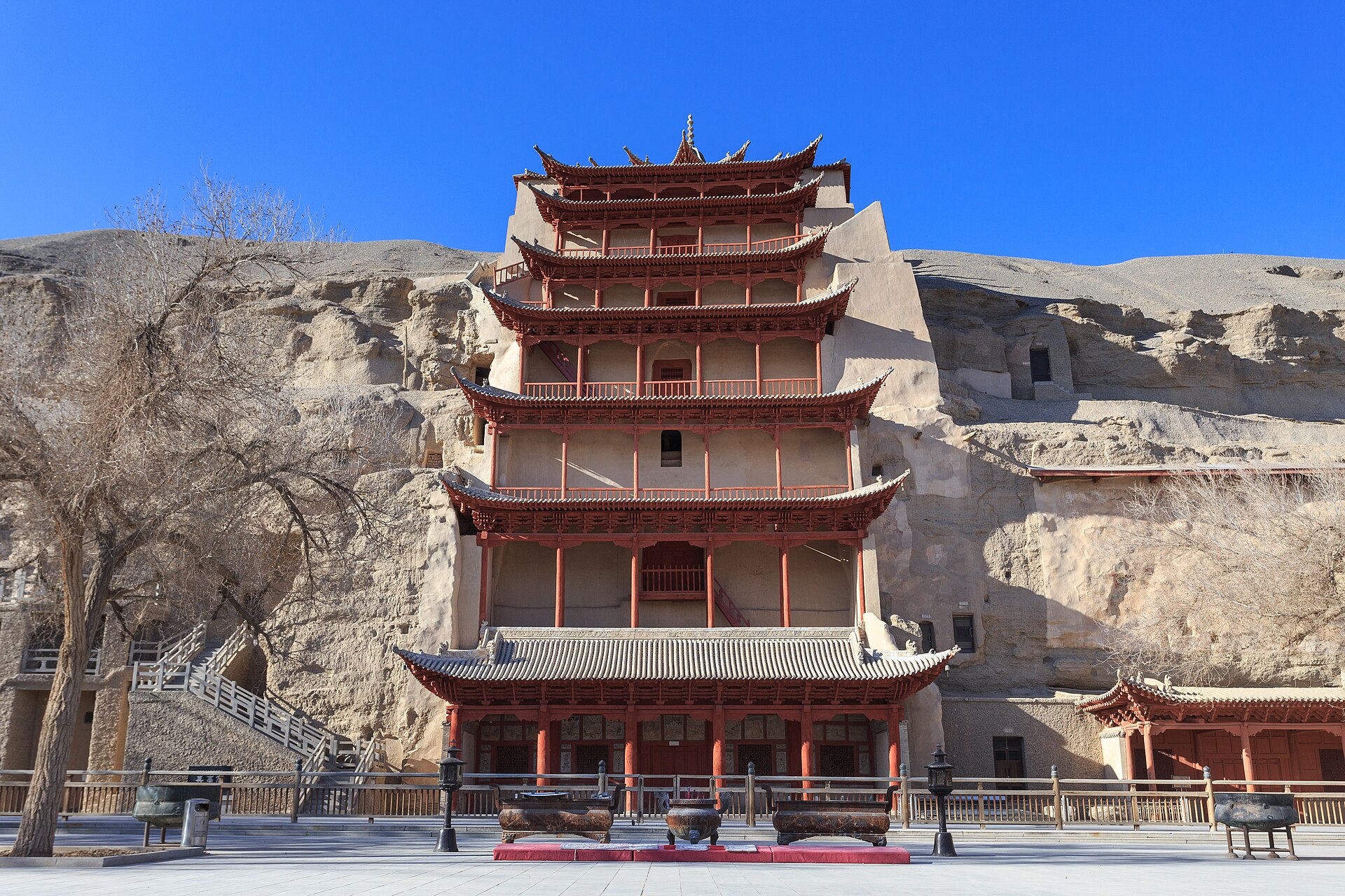 1920px-Dunhuang_Mogao_Ku_2013.12.31_12-30-18.jpg